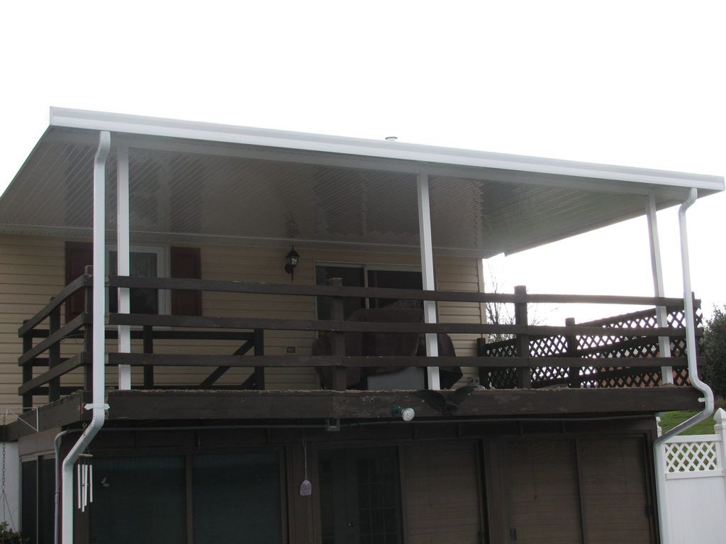 Flat pan single skin patio cover roof system on a residential home