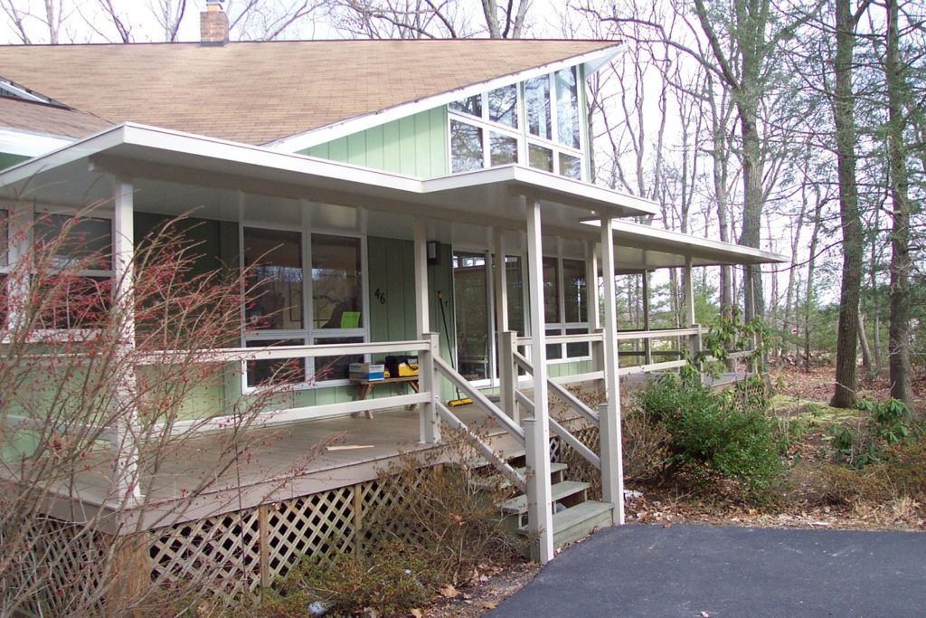 Flat pan single skin patio cover roof system on a residential home