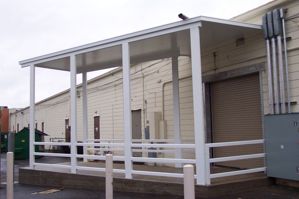 Flat pan single skin patio cover roof system on a commercial dock