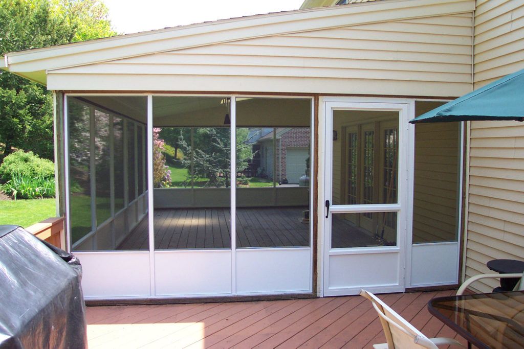 2 inch screen room enclosure on a residential home