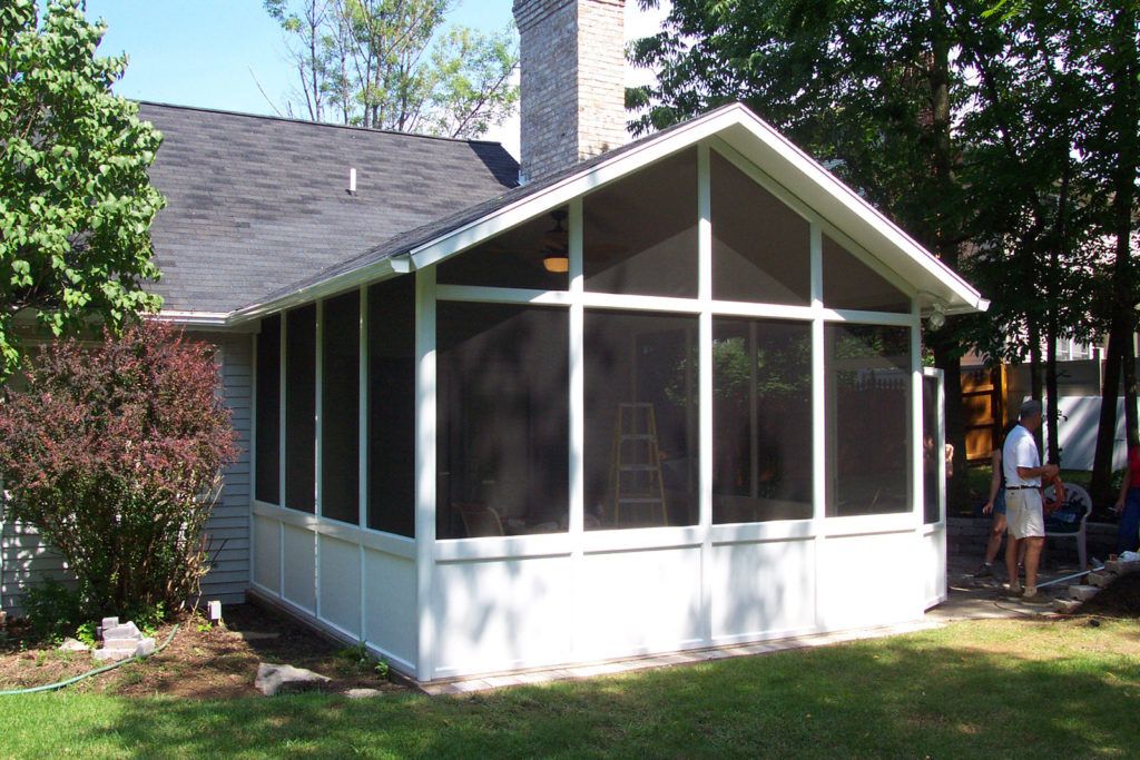 Elite 2000 screen enclosure on a residential home