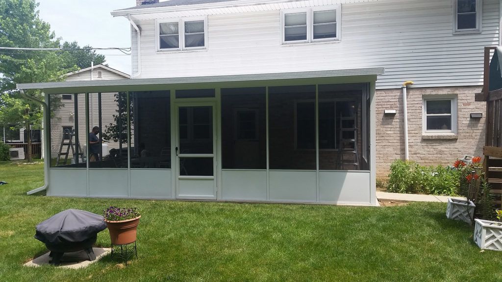 2 inch screen room enclosure on a residential home