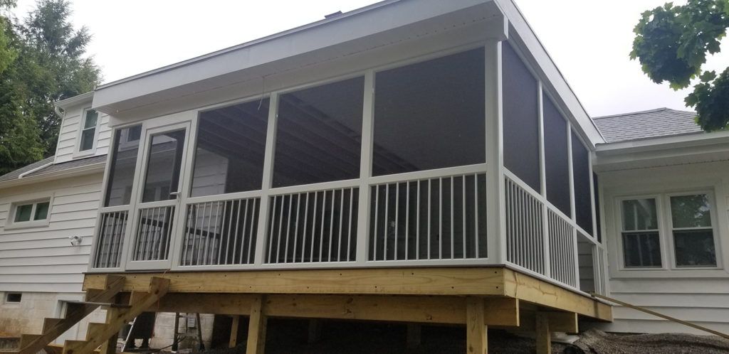 Elite 2000 screen enclosure on a residential home